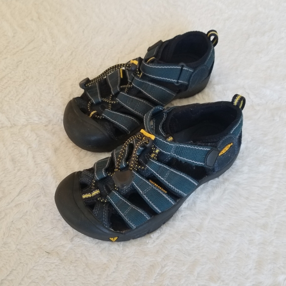 keen boys sandals